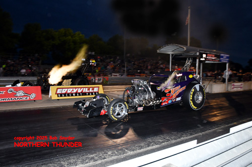 Roger Lechtenberg - 'Nitro Madness' (near lane) vs 
John Umlauf Jr. - 'Complete Chaos'